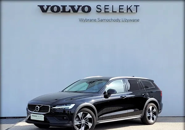 samochody osobowe Volvo V60 Cross Country cena 239555 przebieg: 12130, rok produkcji 2023 z Szczucin